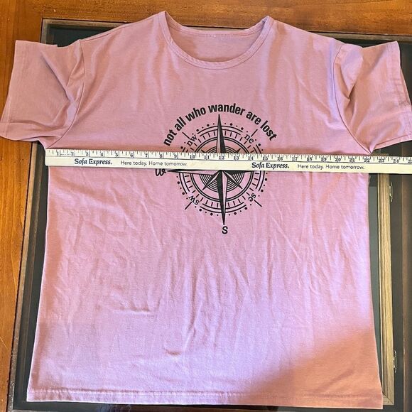 "Notโall who wander are lost" Pink T-Shirt Large LikeโNEW - Picture 6 of 9